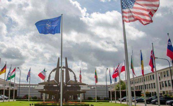 НАТО заходит с севера