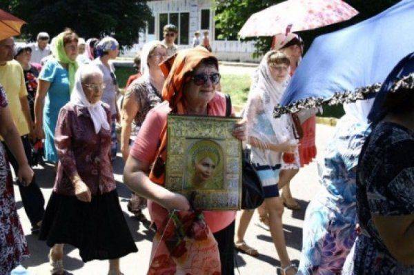 Правосеки грозят «гражданскими казнями» участникам Крестного хода за мир  