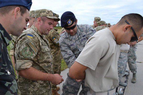 Опять заграничные гости учат украинцев чему-нибудь и как-нибудь