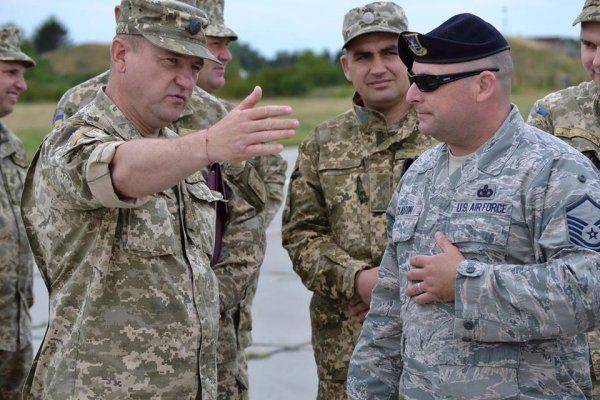 Опять заграничные гости учат украинцев чему-нибудь и как-нибудь