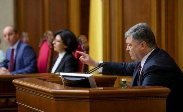 От Порошенко требуют смены курса