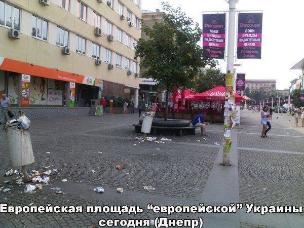 Европейская площадь «европейской» Украины утопает в мусоре