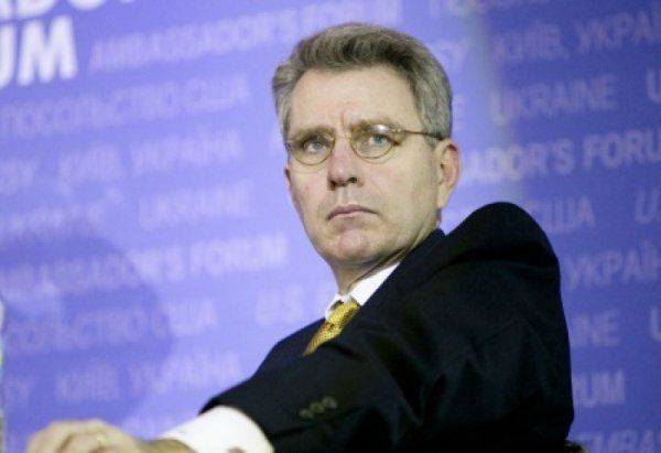 Посол США приказал МВФ не давать Украине печенек