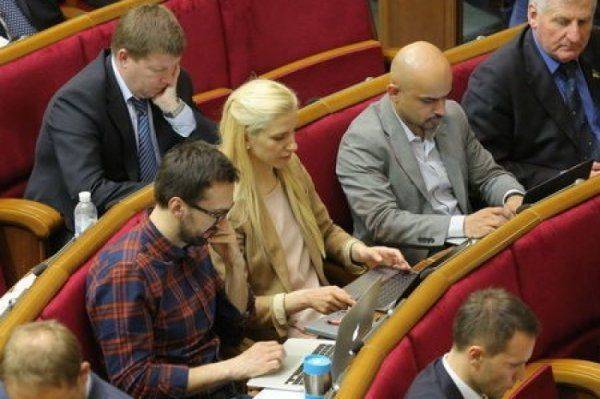 Три дол…ба: американская миссия