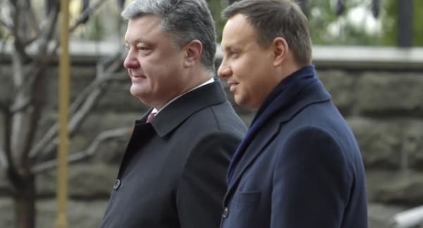 Холопу разрешили петь с паном