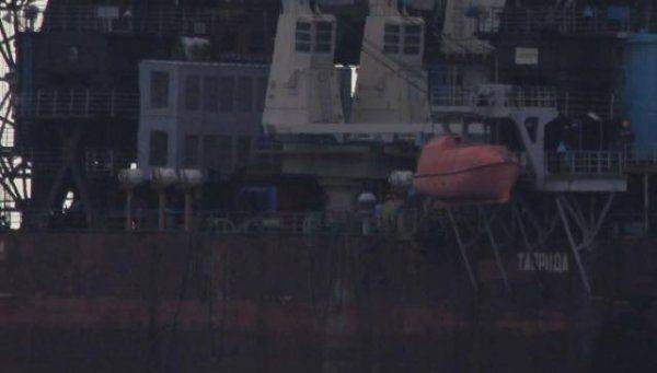 Российский боевой корабль отогнал делегацию с Украины от вышек Черноморнефтегаза