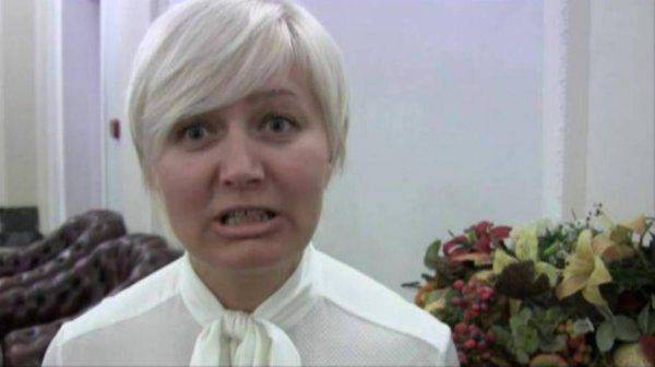 В Киеве украинская писательница швырнула мелочью в лицо кассира, услышав русскую речь