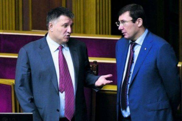 Вечер в хату! С Новым годом, фраера! Несколько поздравительных слов о главных правоохранителях Украины