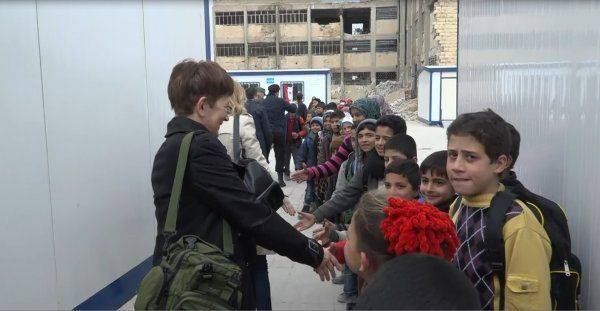 Школу восточного Алеппо посетили депутаты Госдумы