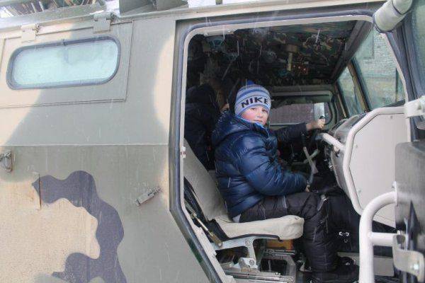 Военный праздник на Нарве или сдержанный ответ на провокации НАТО