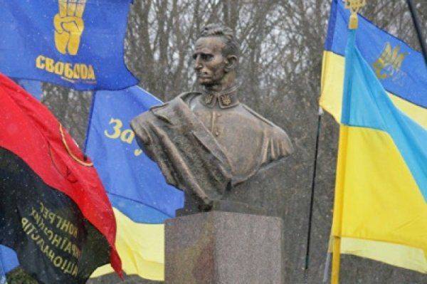 ОУН не в тренде. Поплакать за гауптманом Шухевичем пришло всего 100 патриотов