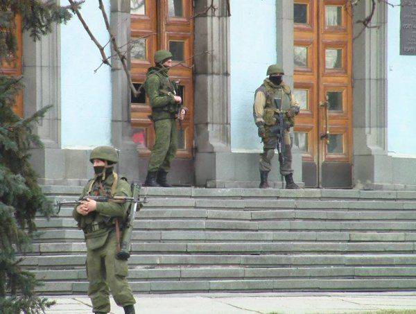 Неизвестные в военной форме захватили трибуну Рады, заседание закрыто