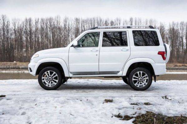 Две крайности за миллион: могучий УАЗ или европейская «букашка»