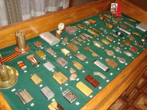 Крым: в музее Тавриды открылась выставка зажигалок времен ВОВ