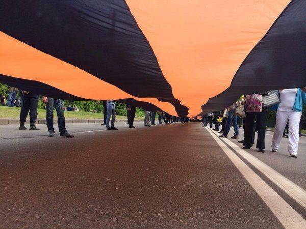 Украина решила штрафовать и сажать за георгиевские ленты 