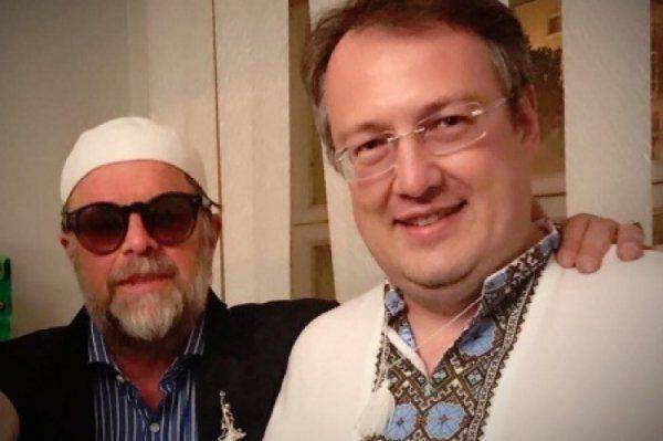 Нашим и вашим за копейку спляшем: БГ обнялся с организатором «Миротворца» Антоном Геращенко 