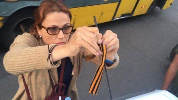 Первыми жертвами запрета «георгиевской ленты» на Украине стали молдаване