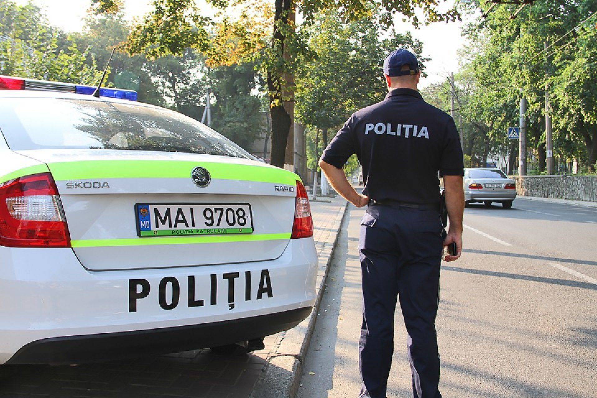 Кишинев автомобиле. Полиция Молдавии. Полиция Молдавии машины. Молдавская полиция машина. Полиция Молдовы форма.