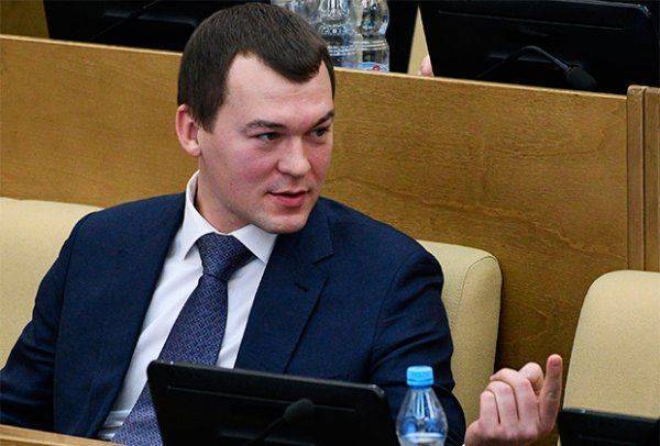 Имперские замашки: Вернуть царский гимн и перекрасить Кремль