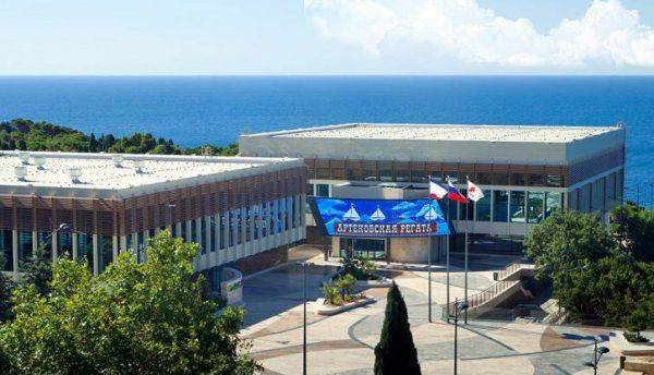 «Азов» или «Артек»?