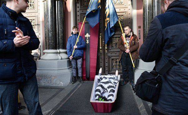 Le Monde: Украина под властью нацистов