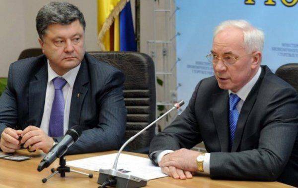 Азаров «раздевает» Порошенко