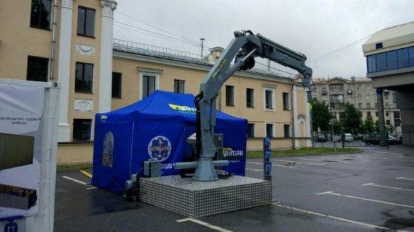 Первый «Каракурт»: представлен уникальный отечественный кран-манипулятор