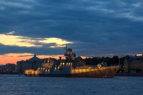 День ВМФ РФ: Владимир Путин в Санкт-Петербурге и Андреевское знамя в Тартусе