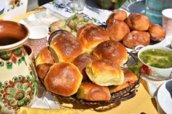 Хутор рулит: Украинцы ставят новые рекорды по поглощению галушек и голубцов  