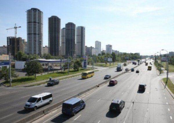 Западенцы насилуют киевлян: Вместо Жукова и Ватутина - Атилла Могильный