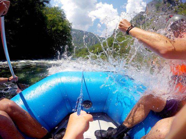 Сплав по рекам: лучшие места для активного отдыха в России