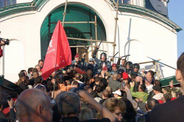 «Правый сектор» против Московского патриархата: «крестовый поход» внутри Украины