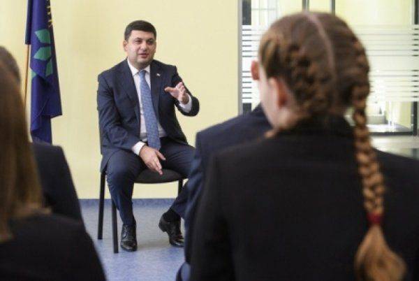 Премьер Гройсман, отправивший дочь на учебу в Британию, уверяет, что украинскому «быдлу» дипломы не нужны