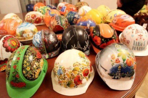 «Йолка осыпалась!» Вятрович негодует, что артефакты Майдана гниют в подвалах и требует Музей «гидности» в центре Киева