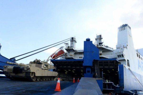 Запад готовится к войне: американцы накачивают Европу тяжелой бронетехникой