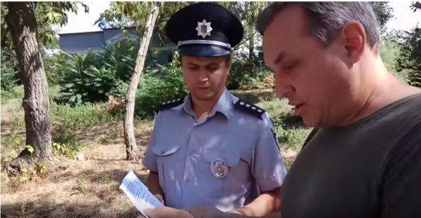 Разрушение храма УПЦ МП в Николаеве: озверевшие националисты, побитые бабушки и трусливая полиция