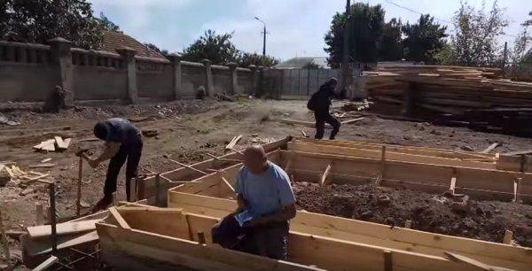 Разрушение храма УПЦ МП в Николаеве: озверевшие националисты, побитые бабушки и трусливая полиция