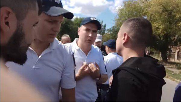 Разрушение храма УПЦ МП в Николаеве: озверевшие националисты, побитые бабушки и трусливая полиция