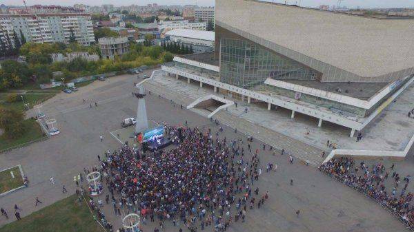 Провальная встреча в Омске: штаб Навального намеренно завысил число митингующих