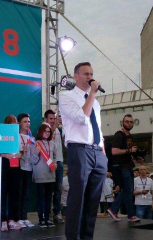 Провальная встреча в Омске: штаб Навального намеренно завысил число митингующих