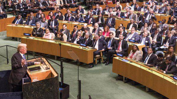 Трамп прыгнул. И… промахнулся