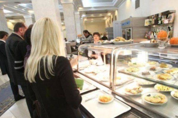 «Пургена им в ср..ку!» Депутаты гонят из столовой ВР «честных журналистов» Майдана