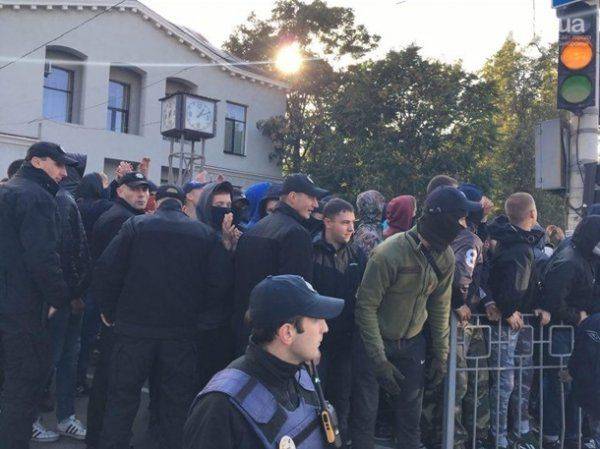 Радужная битва в Запорожье. Да это же эротический боевик!