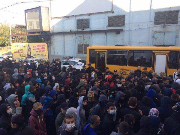 Радужная битва в Запорожье. Да это же эротический боевик!