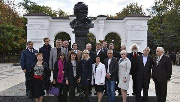 Съезд украинских диаспор в Крыму: «засекреченные» делегаты читают вирши Шевченко