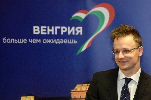 "Дипломатический спецназовец": в Сети предлагают России хоть на недельку арендовать главу венгерского МИД  