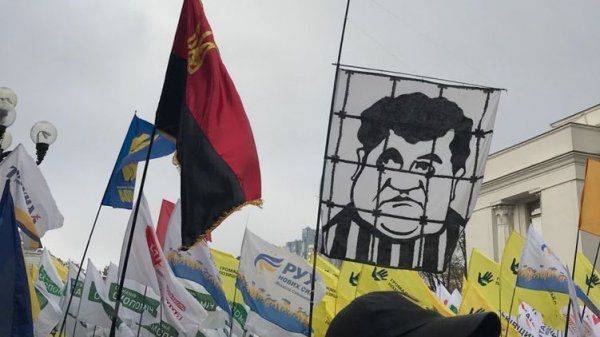  Ультиматумы беглого президента. Саакашвили вывел людей на протесты 