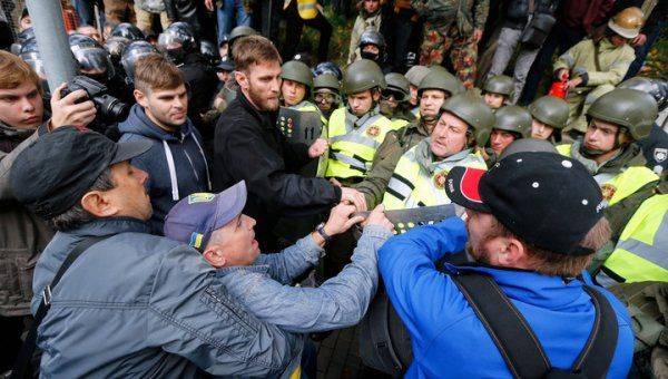 Порошенко намерен силой разогнать митингующих под Радой