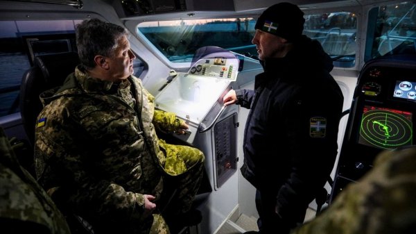 Как Порошенко испытывал «новейший» военный катер, который был построен пять лет назад 