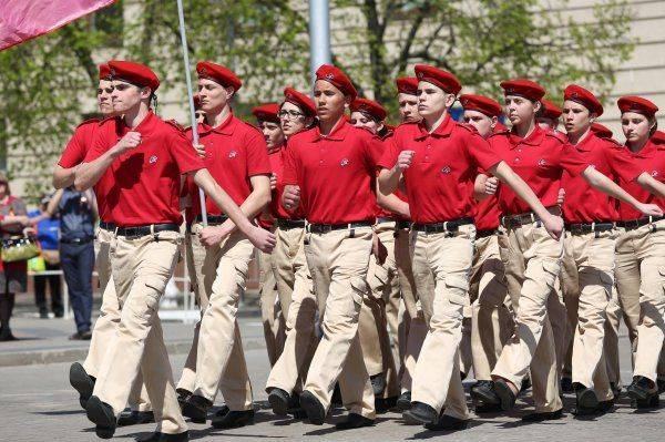 Российские ракетчики приглашают в свои ряды юнармейцев